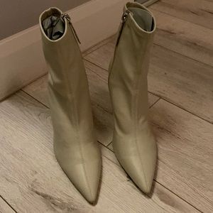 White pointy Zara leather boots!